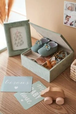 Coffret Cadeau Cadre + Boite à Compartiments En Velours Vert - Vertbaudet -Boutique Bébé coffret cadeau cadre boite a compartiments en velours 4