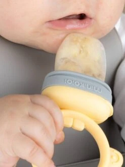 Grignoteur MINIKOIOI Baby Pulp En Silicone Tilleul/gris - Minikoioi -Boutique Bébé grignoteur minikoioi baby pulp en silicone 3