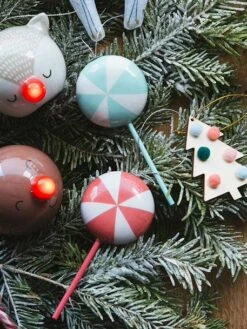 Les 4 Décorations Candy à Suspendre Rouge - Vertbaudet -Boutique Bébé les 4 decorations candy a suspendre 4