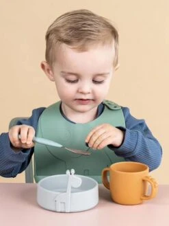 Lot De 2 Bavoirs Avec Récupérateur DONE BY DEER Peekaboo Eléphant En Silicone Vert Clair + Vert Foncé - Done By Deer -Boutique Bébé lot de 2 bavoirs avec recuperateur done by deer peekaboo elephant en silicone 5